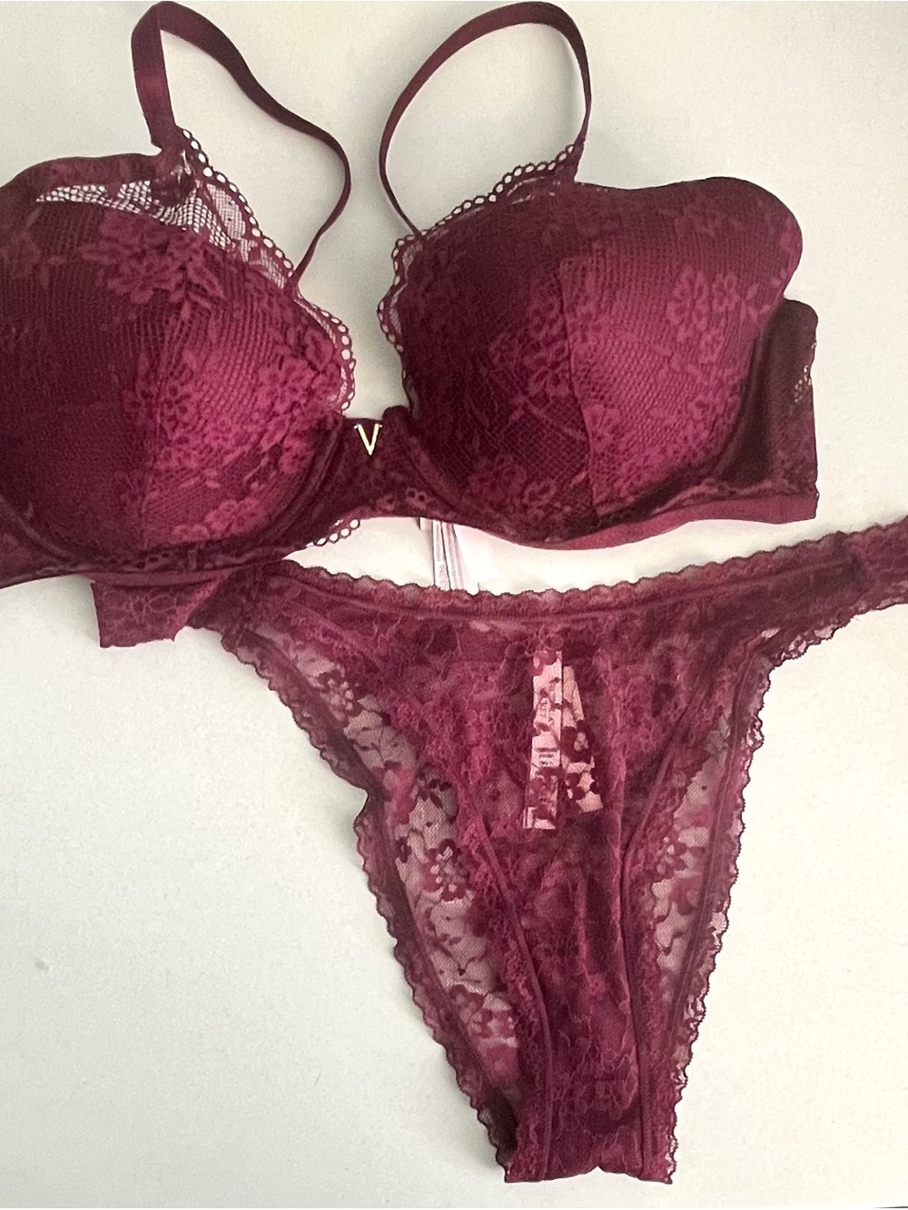 Victoria’s Secret Lace Plunge Push-Up Bra (42C) & Brazilian Panty (XXL) Set